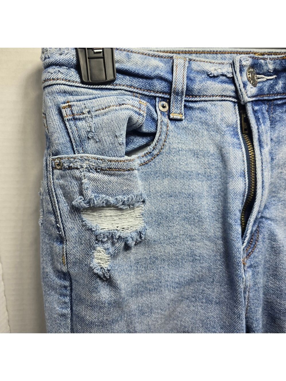 American Eagle Outfitters Light Blue Relaxed Jeans - Picture 2 of 16